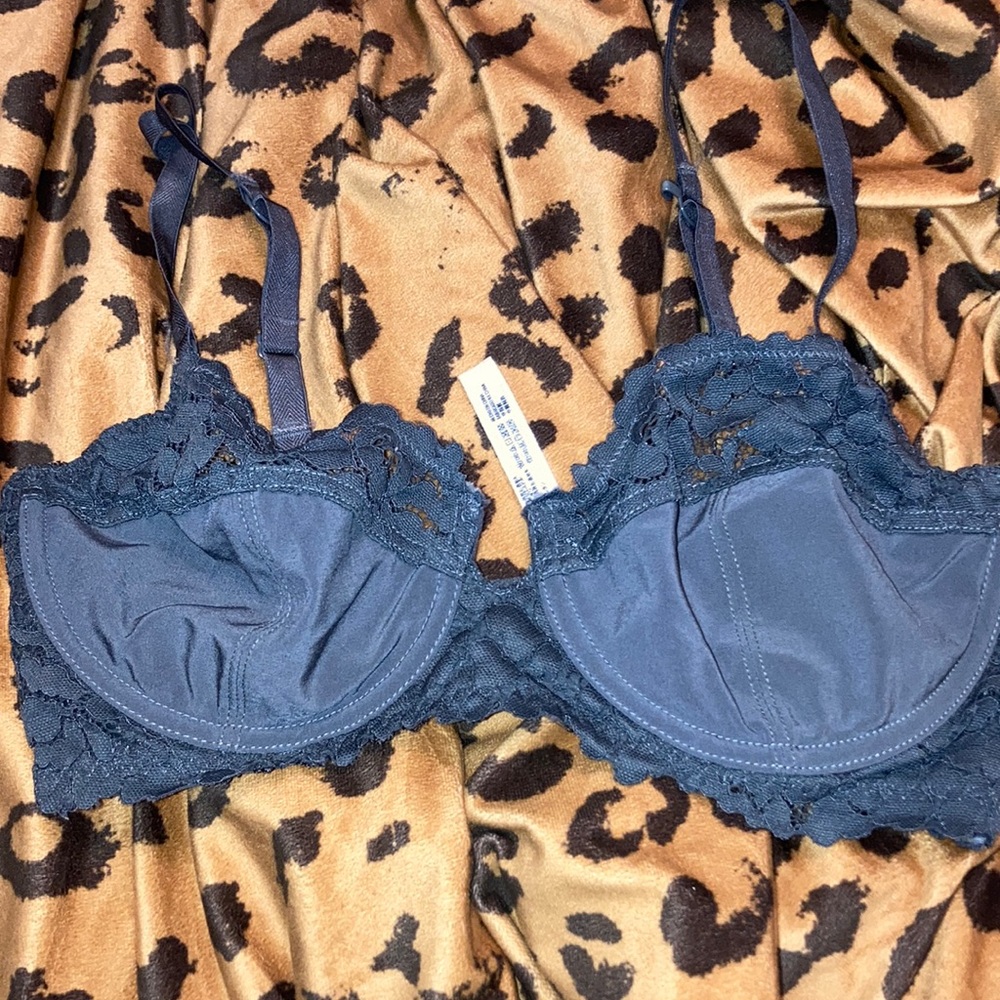 Grey lace plunged un padded bra